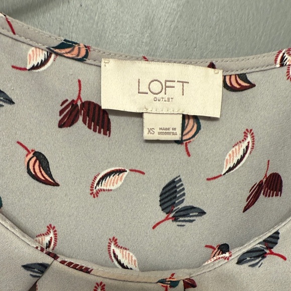 LOFT Sleeveless Blouse - Light Gray with Red and Blue Pattern - Picture 2 of 4